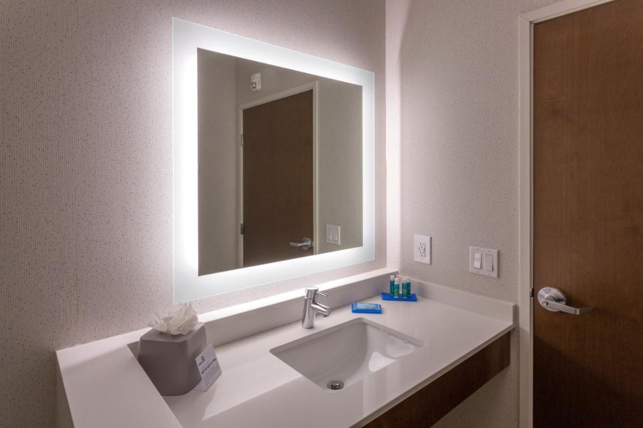 Holiday Inn Express & Suites - Seattle South - Tukwila By Ihg Экстерьер фото